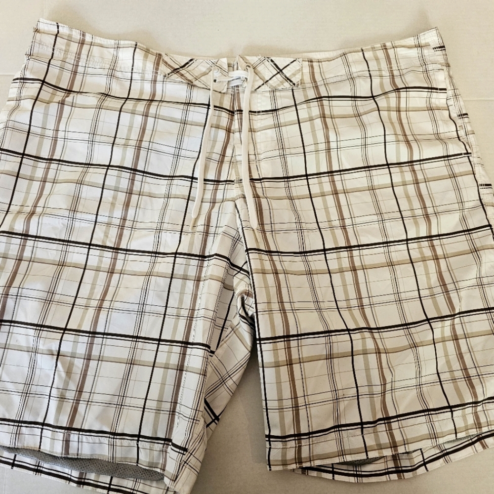 Old Navy 3xl Swim Trunks white and tan